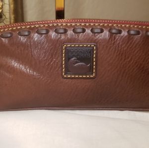 Dooney and bourke Chestnut Florentine cosmetic case rare 🦄